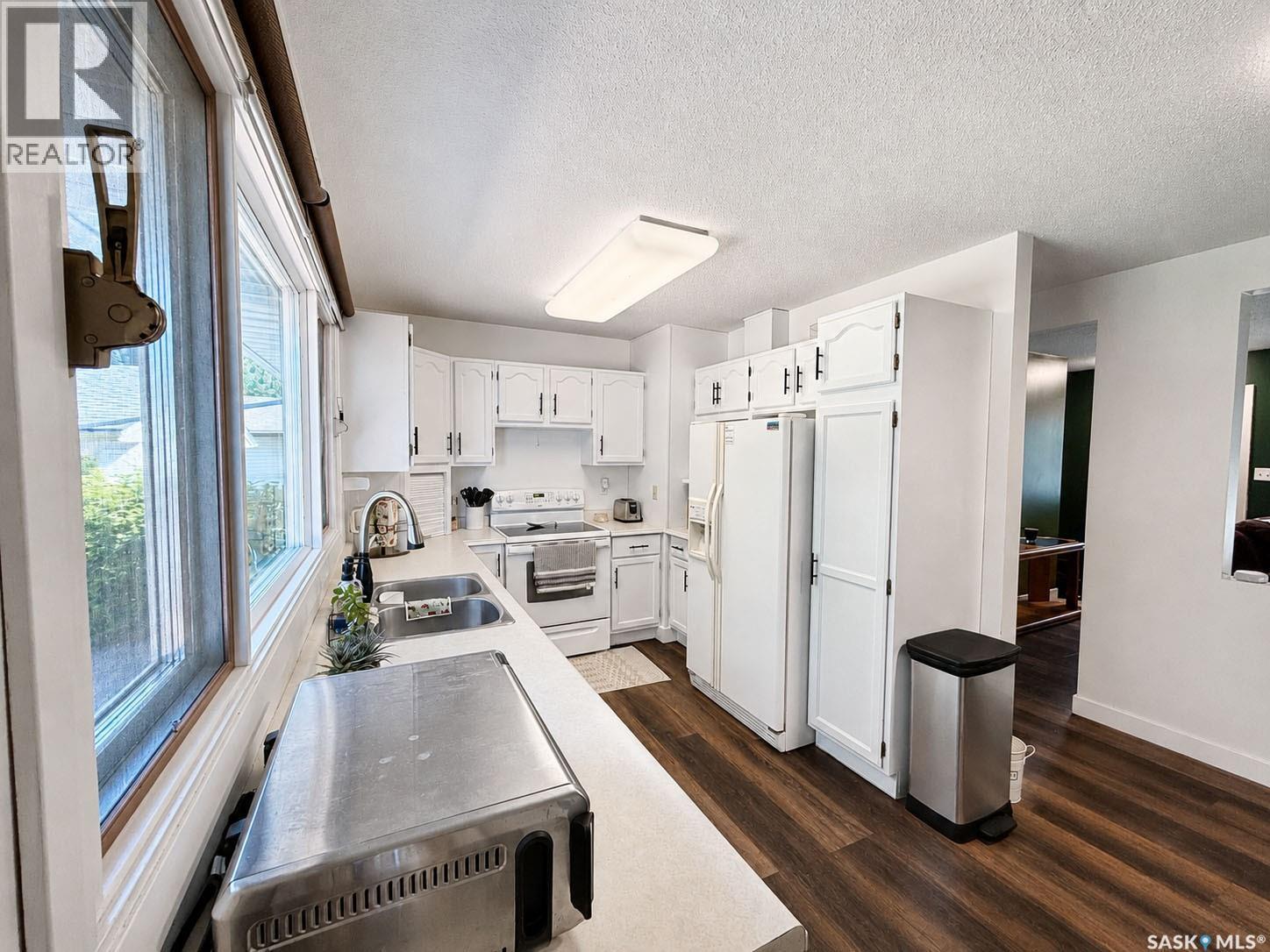 984 Bradshaw Place, Prince Albert, SK - Indoor Photo Showing Kitchen With Double Sink