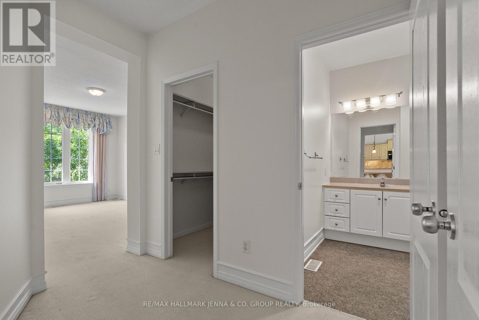 110 Heathercrest Private, Ottawa, ON - Indoor Photo Showing Bathroom