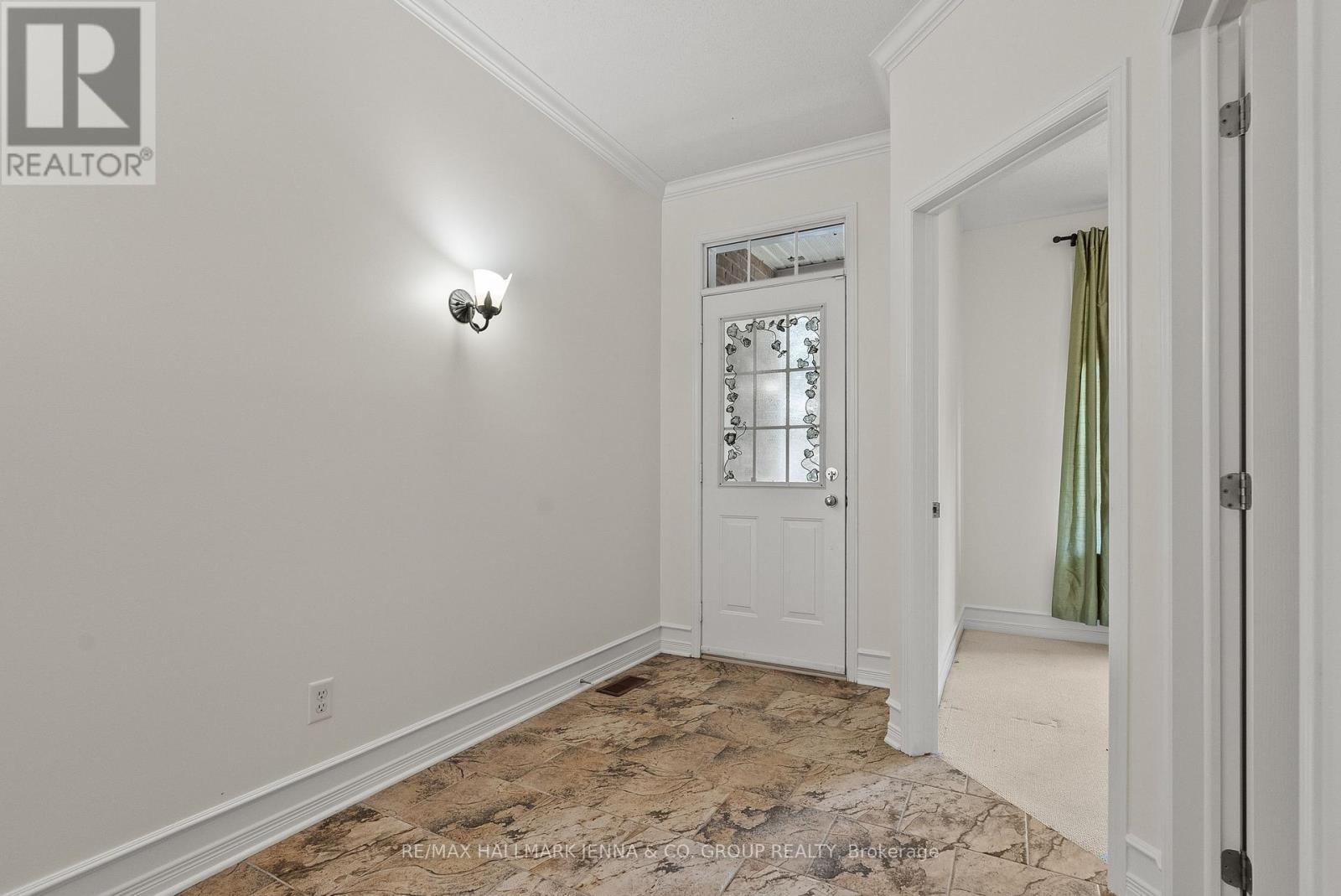 110 Heathercrest Private, Ottawa, ON - Indoor Photo Showing Other Room