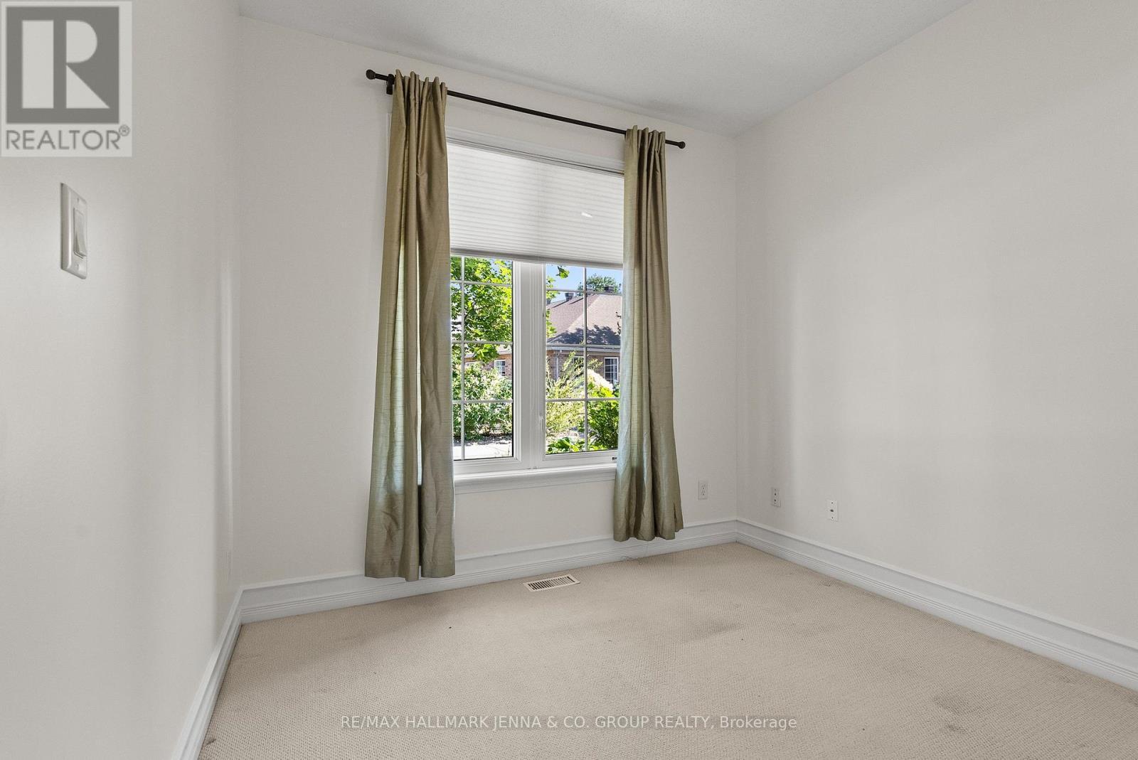 110 Heathercrest Private, Ottawa, ON - Indoor Photo Showing Other Room