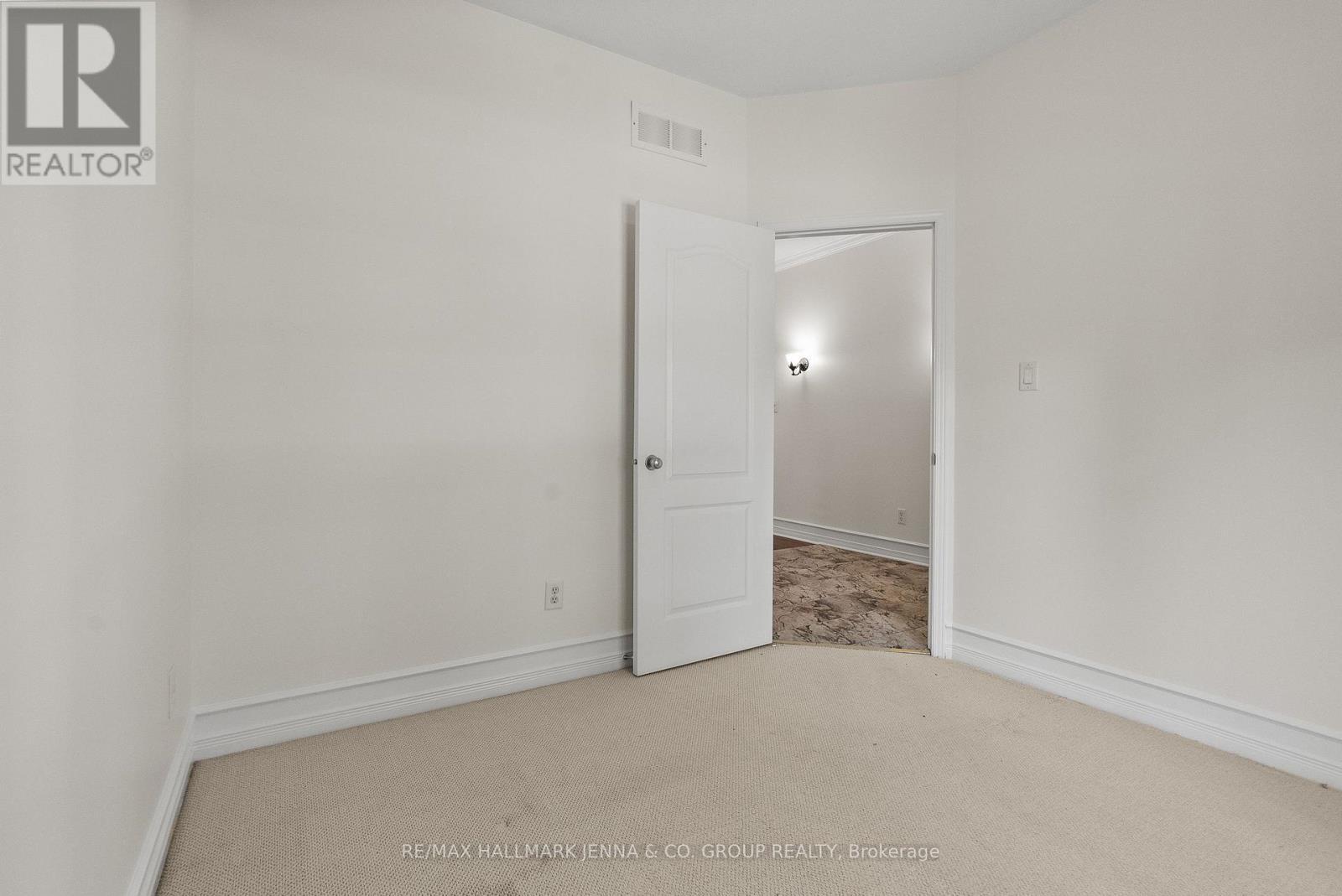 110 Heathercrest Private, Ottawa, ON - Indoor Photo Showing Other Room