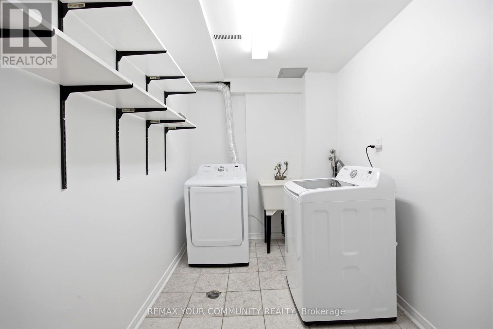 32 - 80 Dundalk Drive, Toronto, ON - Indoor Photo Showing Laundry Room