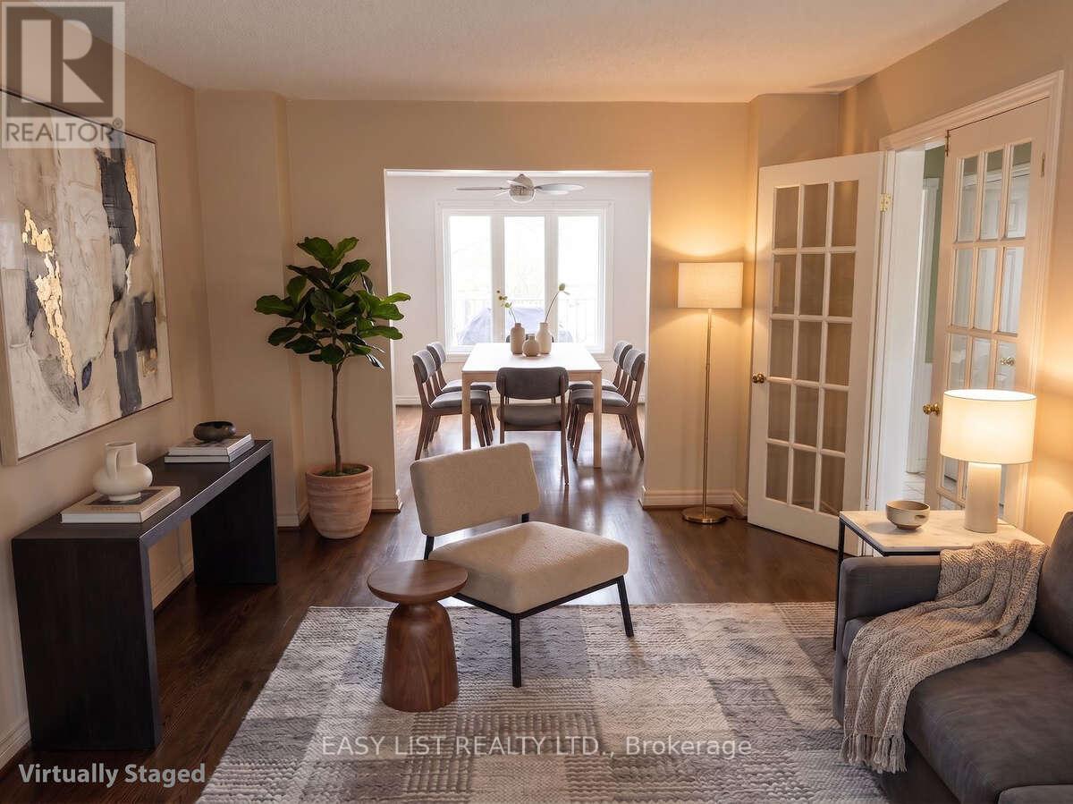 208 Anastasia Terrace, Mississauga, ON - Indoor Photo Showing Living Room