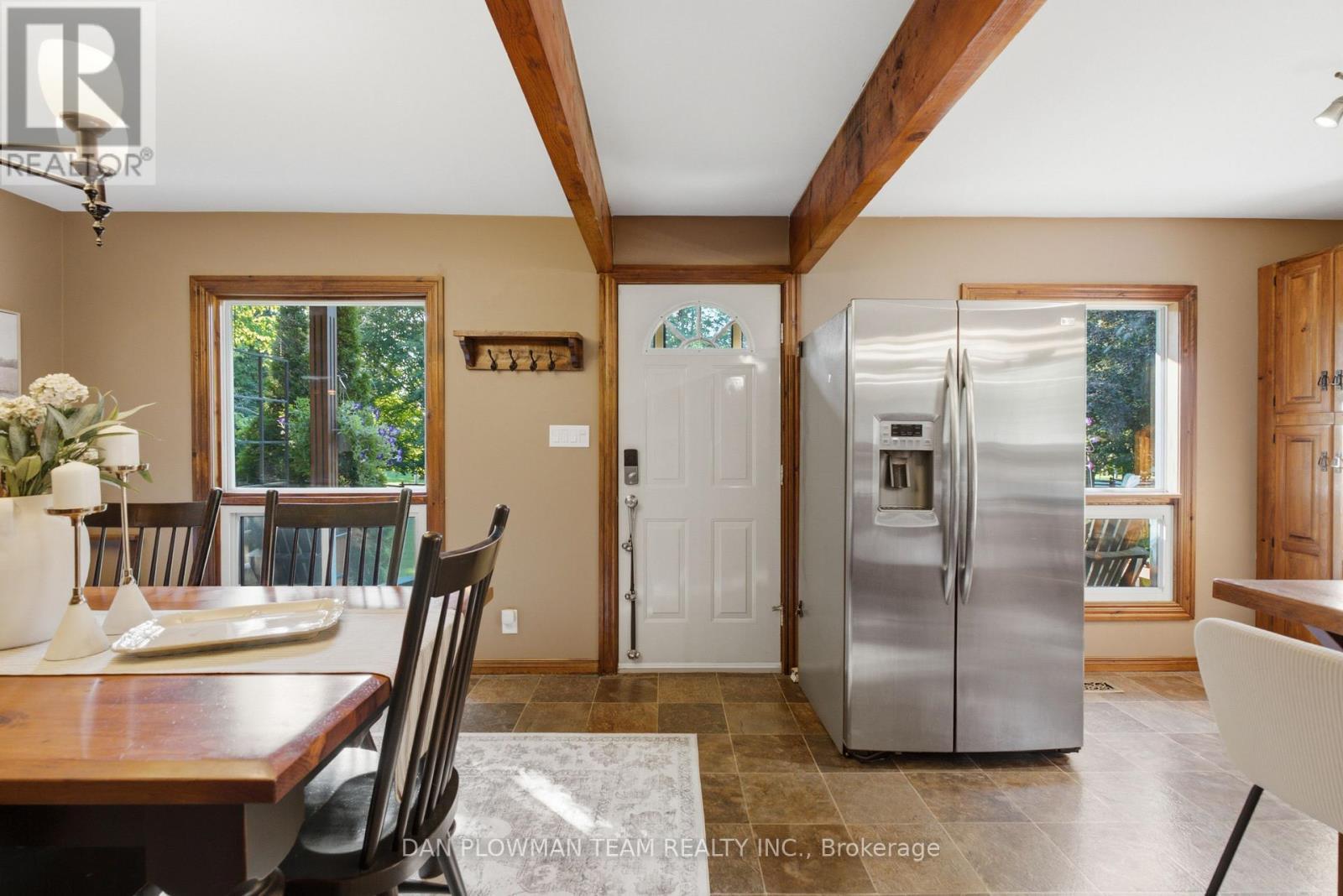 9 Valley Road, Cavan Monaghan, ON - Indoor Photo Showing Dining Room