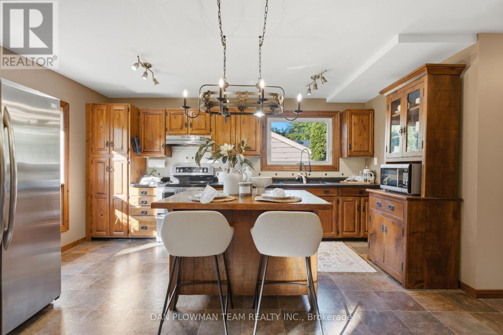 9 Valley Road, Cavan Monaghan, ON - Indoor Photo Showing Kitchen