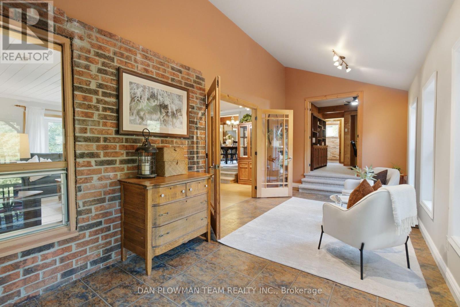 9 Valley Road, Cavan Monaghan, ON - Indoor Photo Showing Other Room