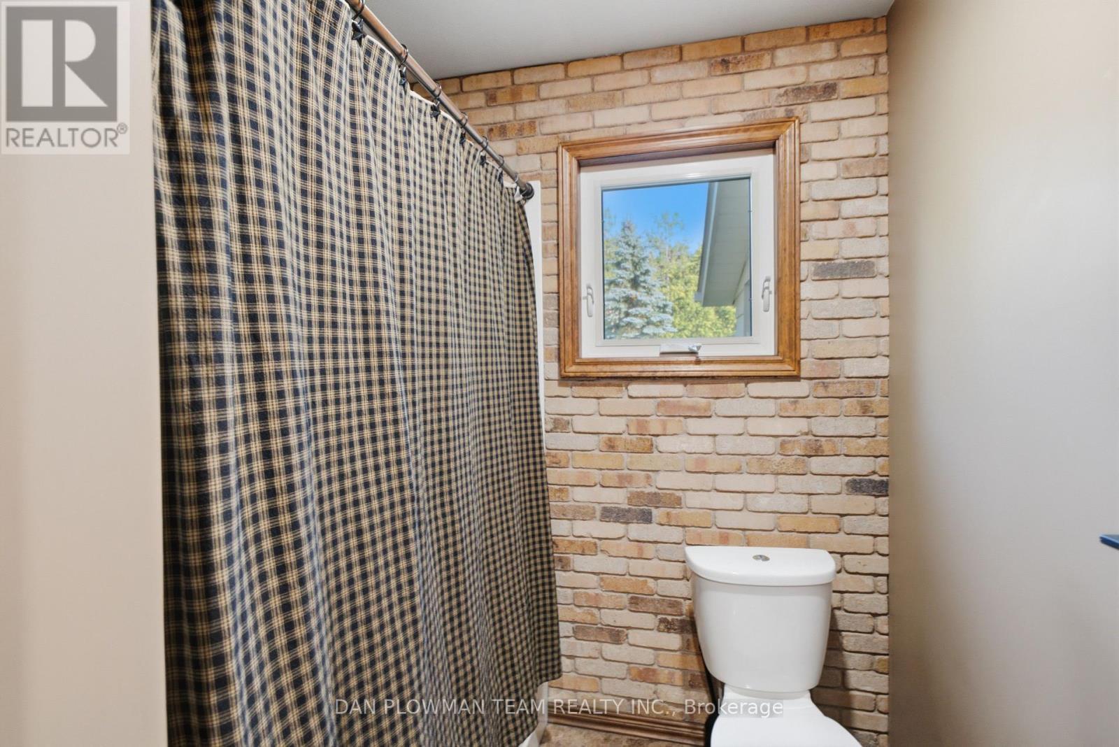 9 Valley Road, Cavan Monaghan, ON - Indoor Photo Showing Bathroom
