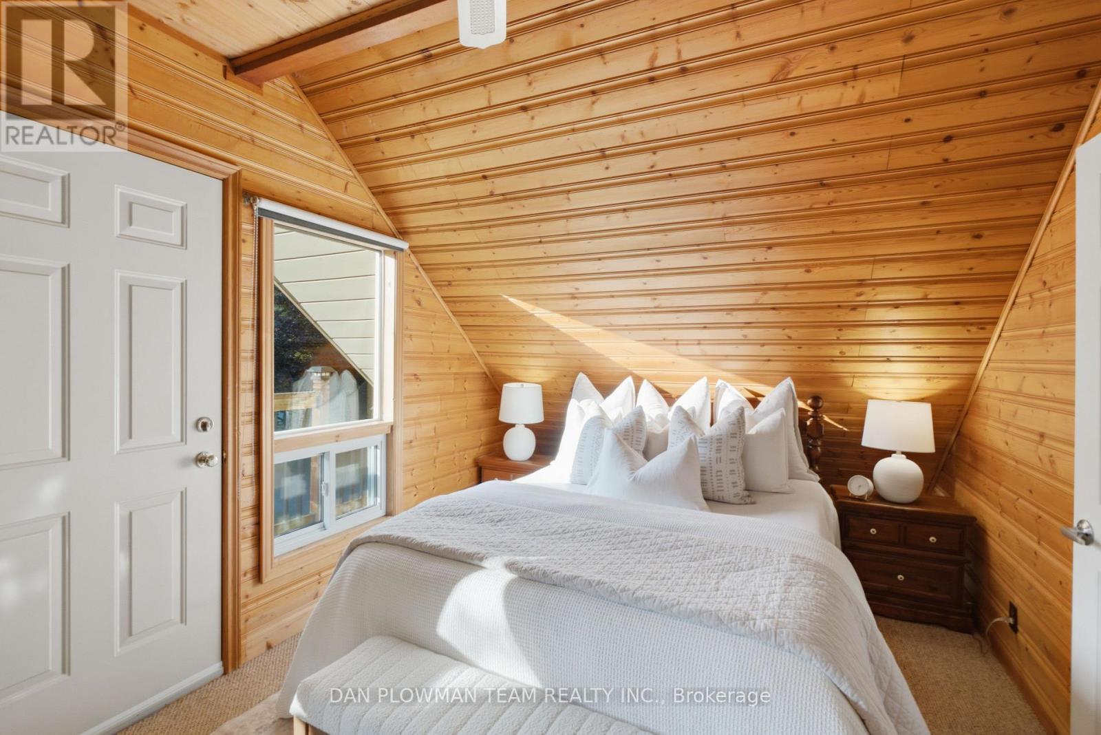 9 Valley Road, Cavan Monaghan, ON - Indoor Photo Showing Bedroom