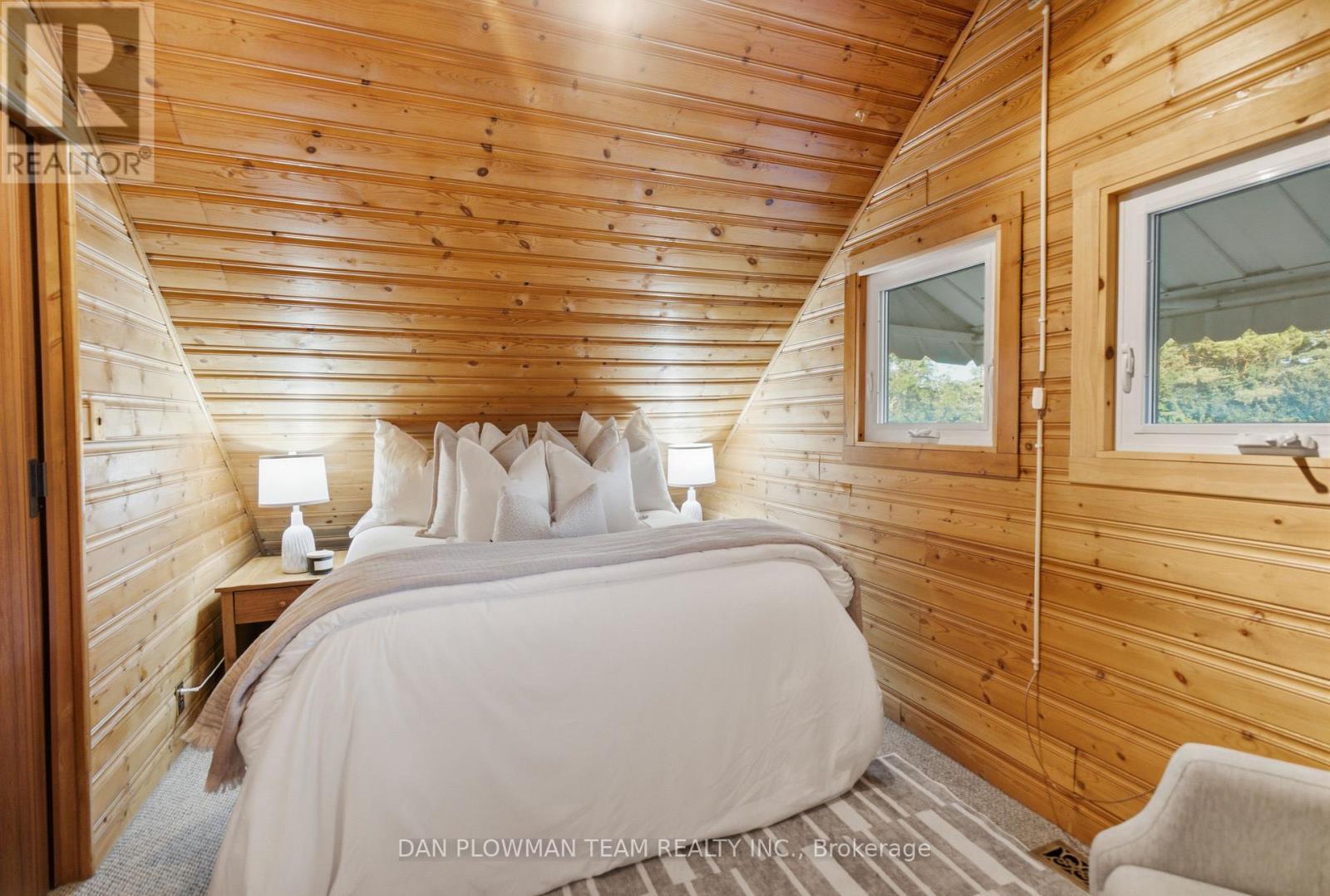 9 Valley Road, Cavan Monaghan, ON - Indoor Photo Showing Bedroom