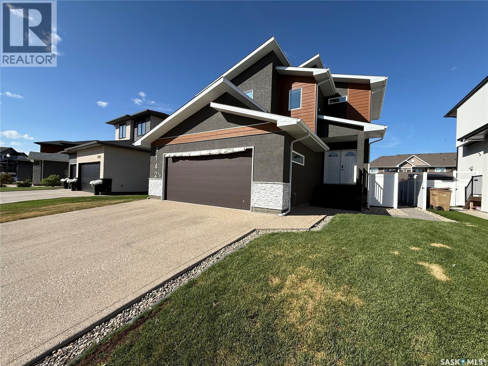 4142 A/B Green Olive Way E, Regina, SK