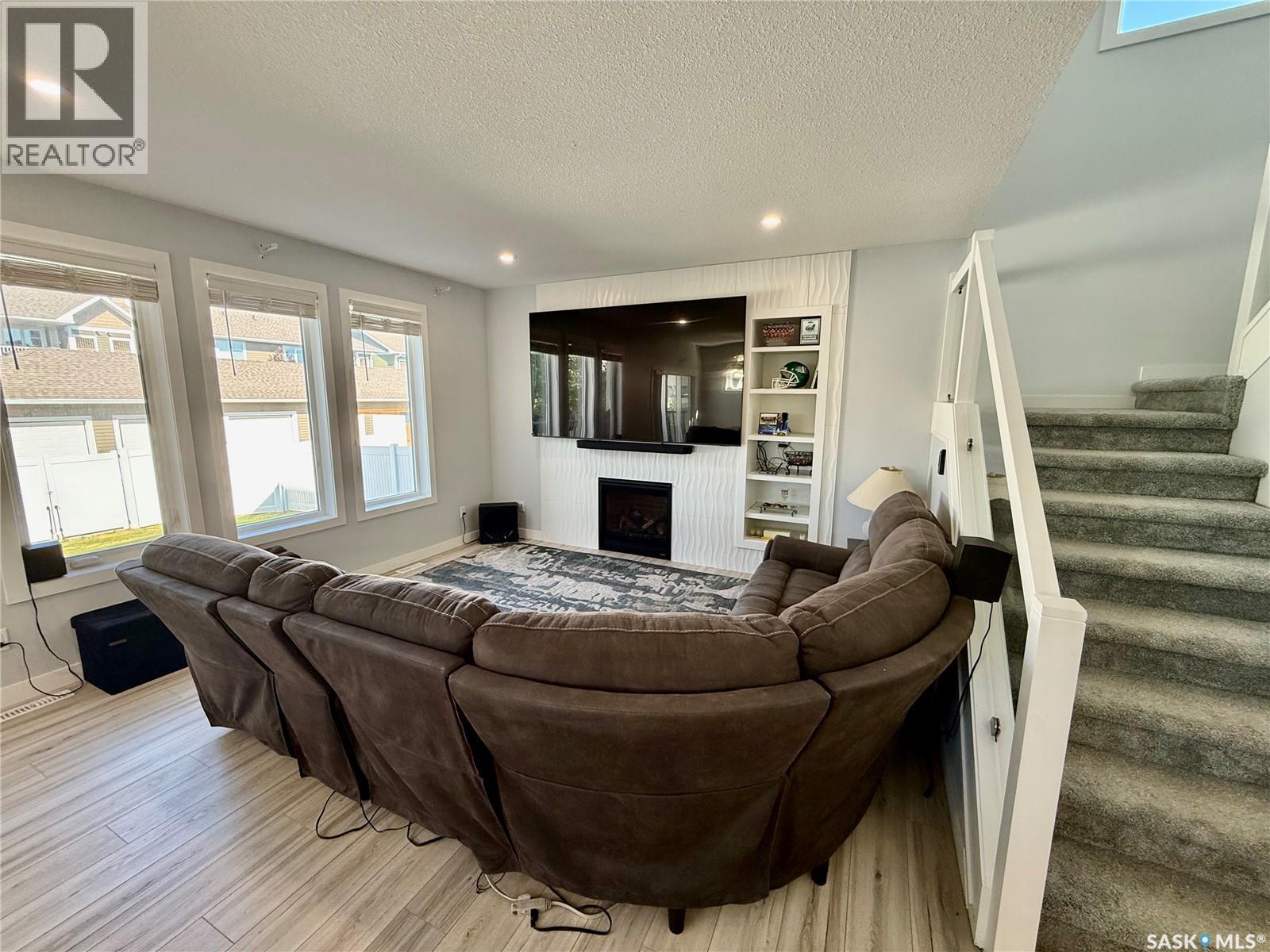 4142 A/B Green Olive Way E, Regina, SK