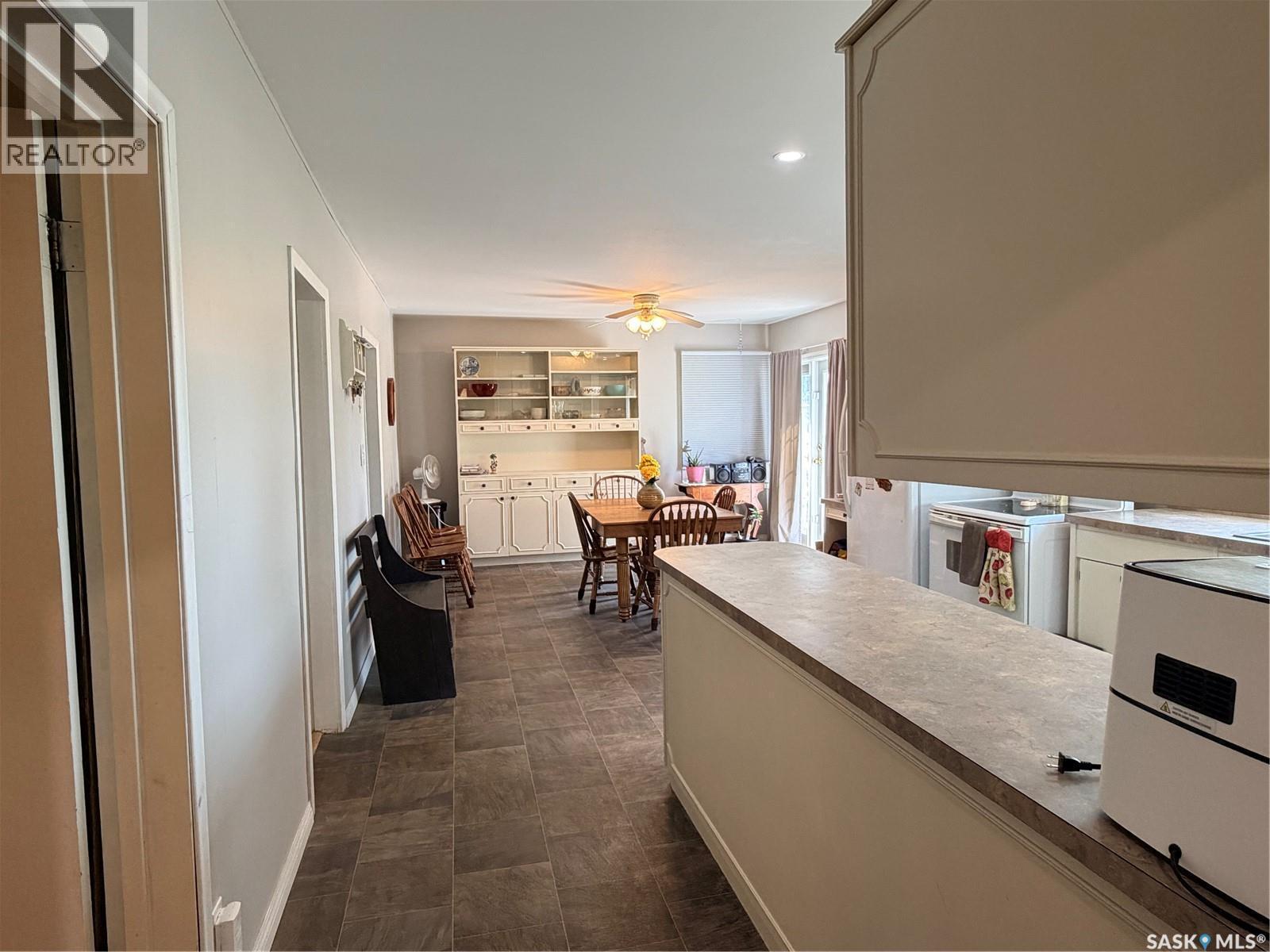 252 Railway Avenue, Forget, SK - Indoor