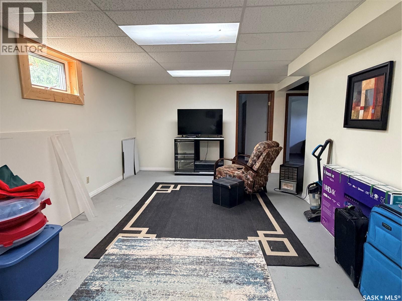 252 Railway Avenue, Forget, SK - Indoor