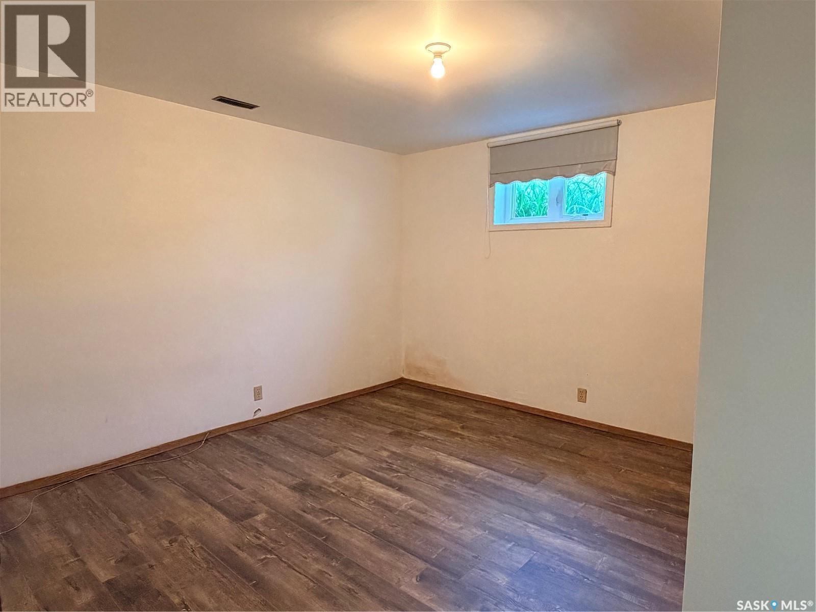 252 Railway Avenue, Forget, SK - Indoor Photo Showing Other Room