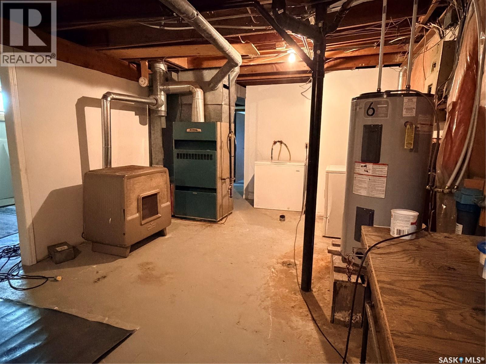 252 Railway Avenue, Forget, SK - Indoor Photo Showing Basement