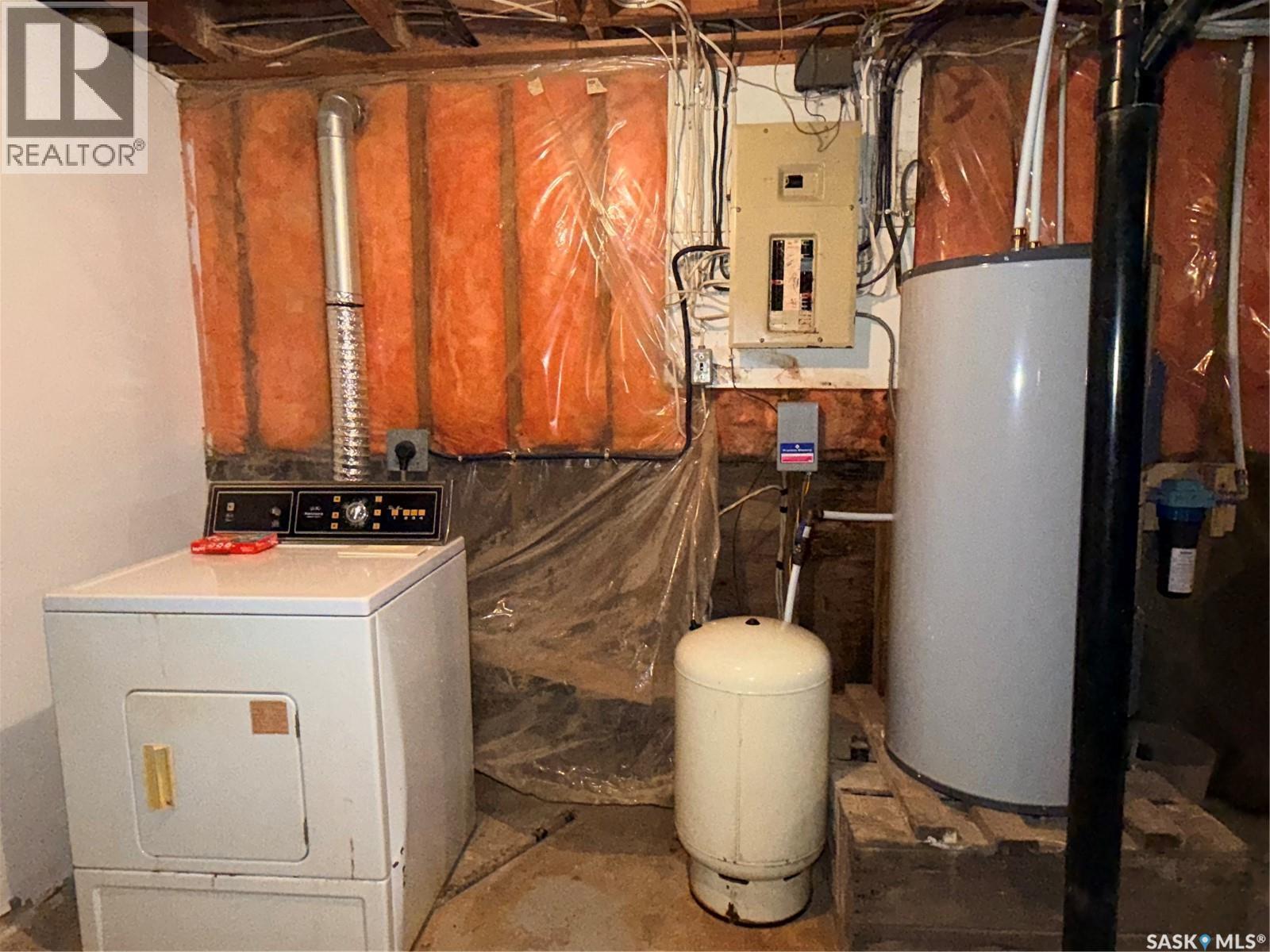 252 Railway Avenue, Forget, SK - Indoor Photo Showing Basement