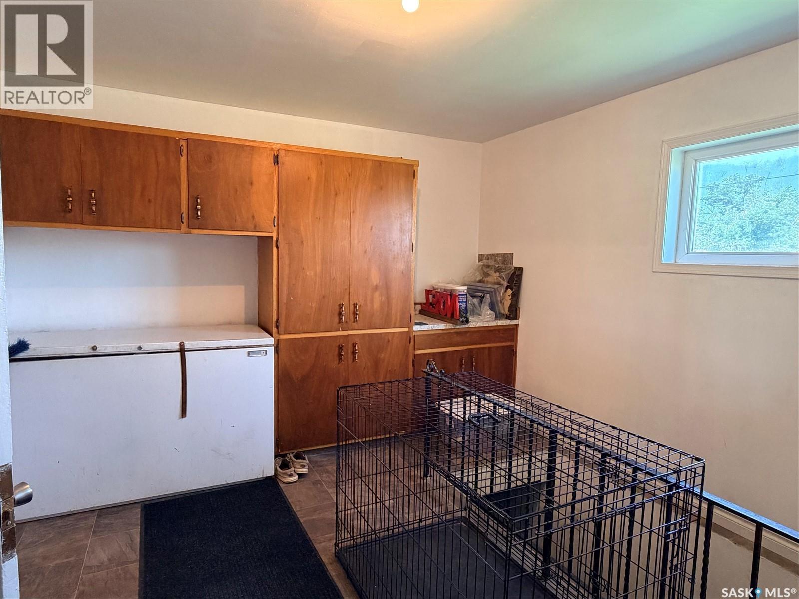 252 Railway Avenue, Forget, SK - Indoor