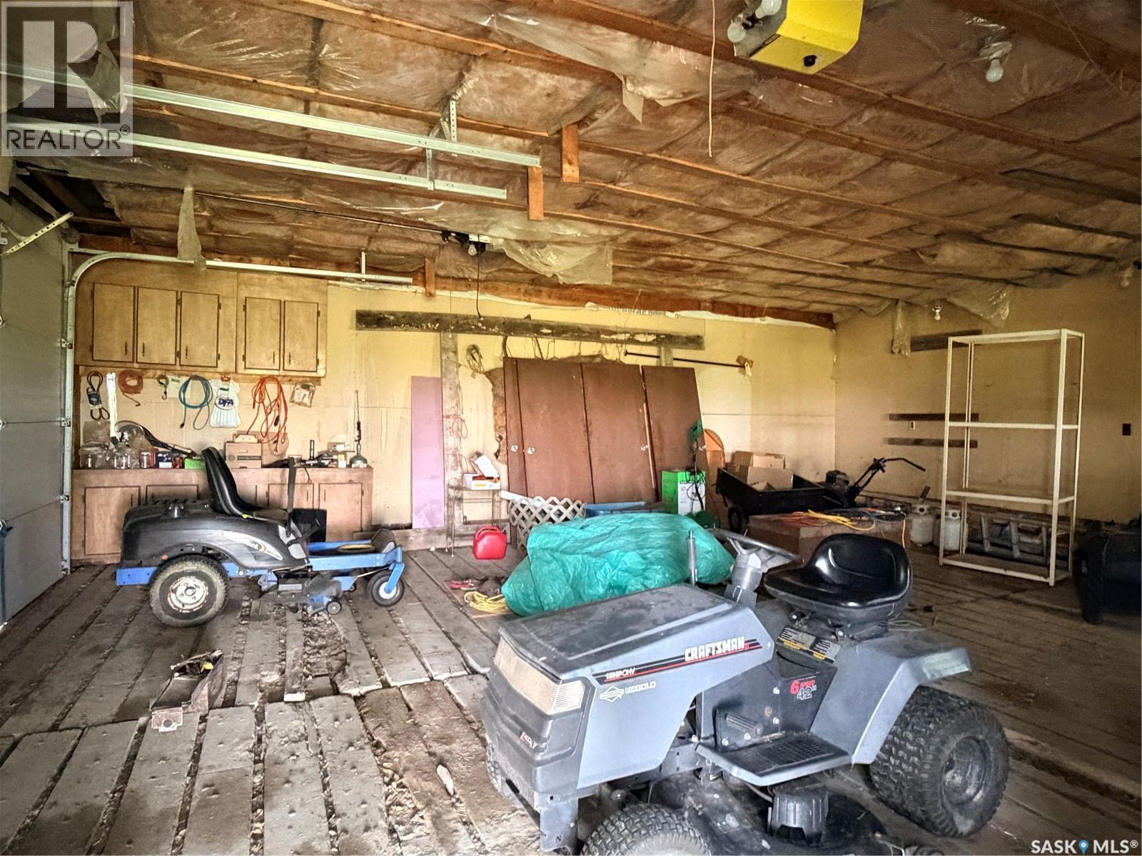 252 Railway Avenue, Forget, SK - Indoor Photo Showing Garage