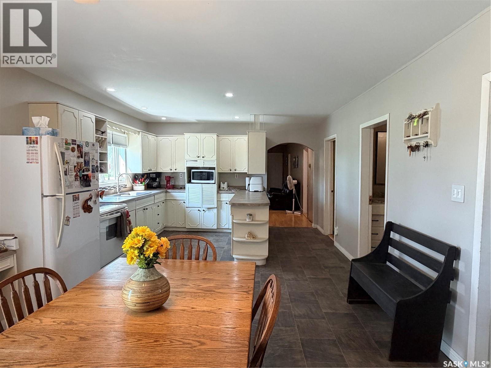252 Railway Avenue, Forget, SK - Indoor Photo Showing Dining Room