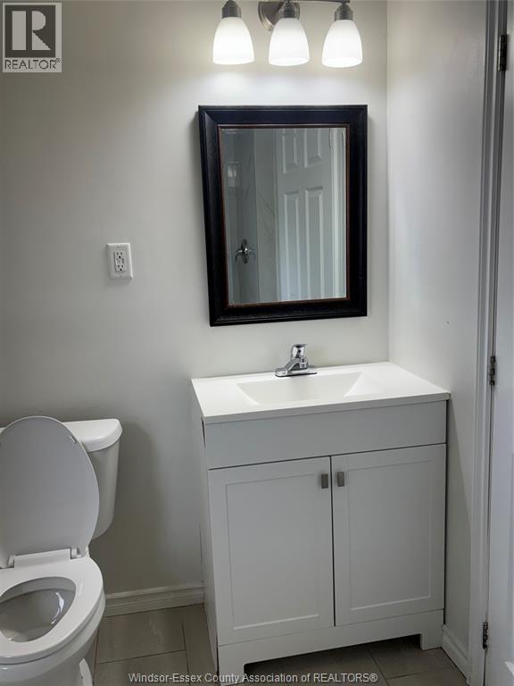 984 Ellrose, Windsor, ON - Indoor Photo Showing Bathroom