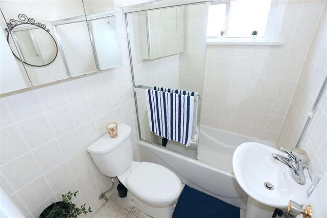 31 Moore Ave, Winnipeg, MB - Indoor Photo Showing Bathroom