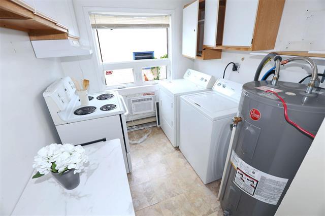 31 Moore Ave, Winnipeg, MB - Indoor Photo Showing Laundry Room