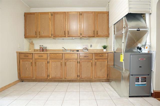31 Moore Ave, Winnipeg, MB - Indoor Photo Showing Kitchen