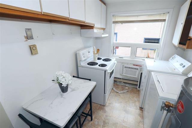 31 Moore Ave, Winnipeg, MB - Indoor Photo Showing Laundry Room
