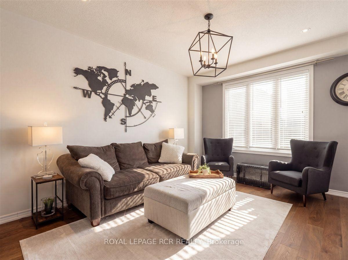 4 Gamble Drive, Ajax, ON - Indoor Photo Showing Living Room