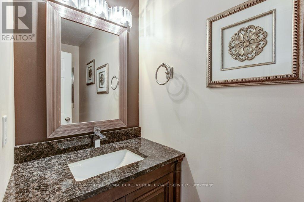 4 Edgewater Drive, Hamilton, ON - Indoor Photo Showing Bathroom