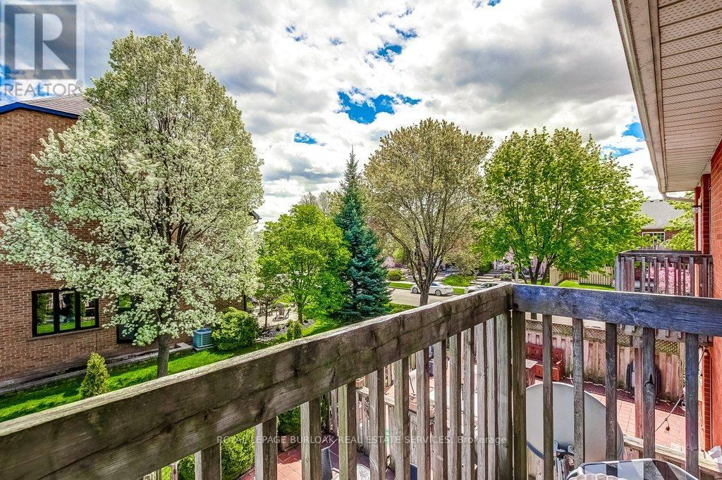 4 Edgewater Drive, Hamilton, ON - Outdoor