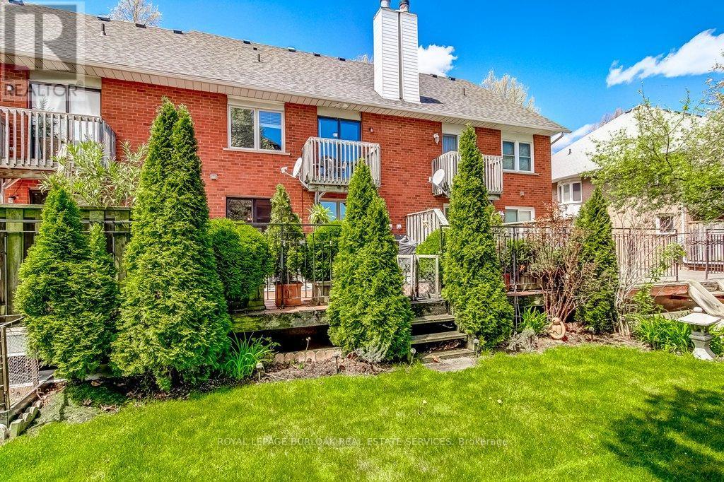 4 Edgewater Drive, Hamilton, ON - Outdoor