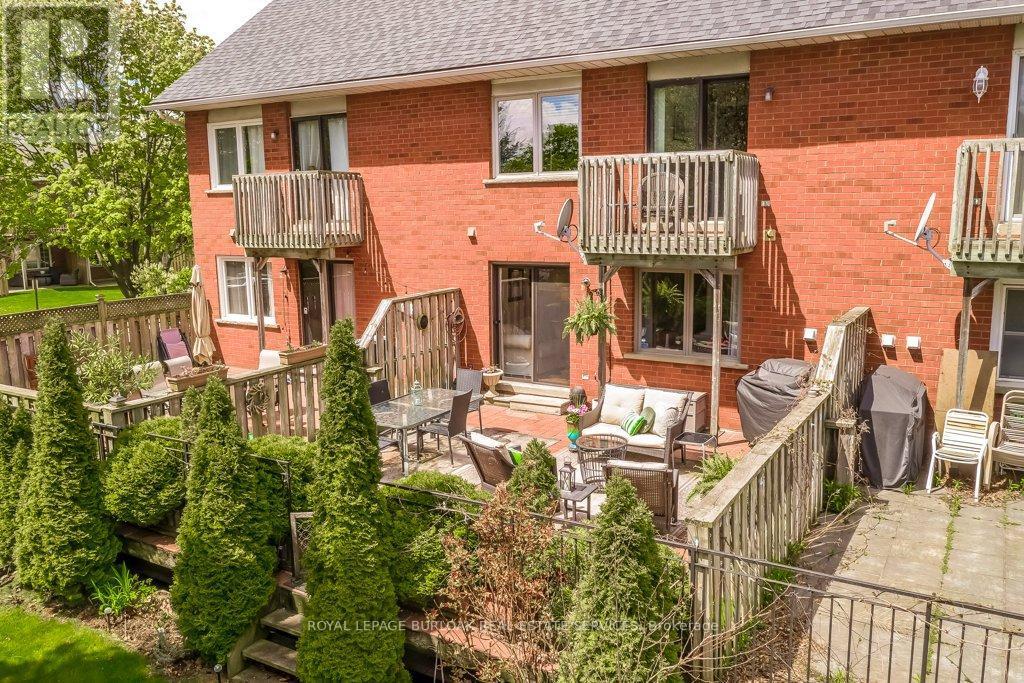 4 Edgewater Drive, Hamilton, ON - Outdoor With Deck Patio Veranda With Exterior