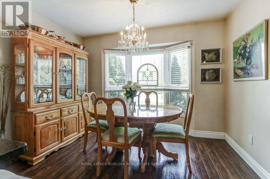 4 Edgewater Drive, Hamilton, ON - Indoor Photo Showing Dining Room