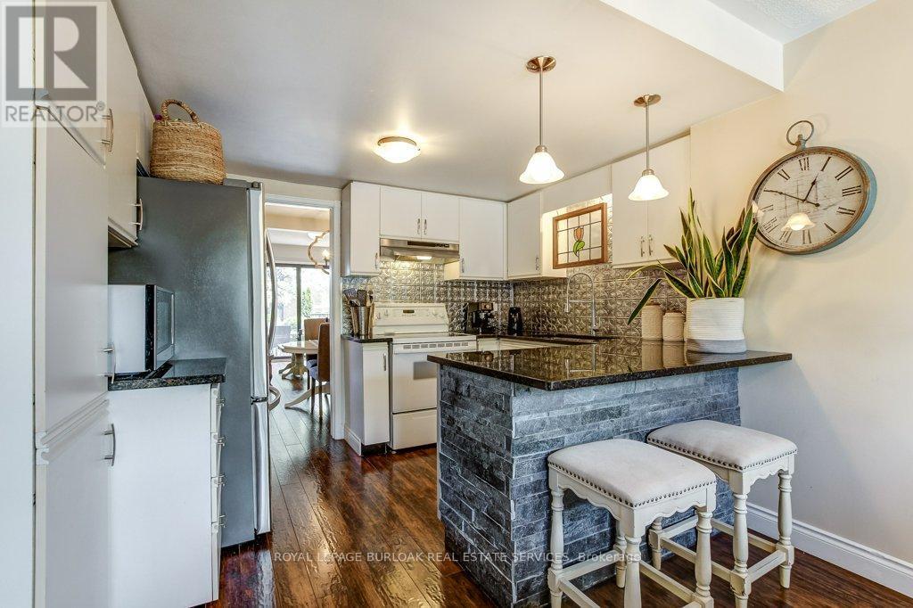 4 Edgewater Drive, Hamilton, ON - Indoor Photo Showing Other Room