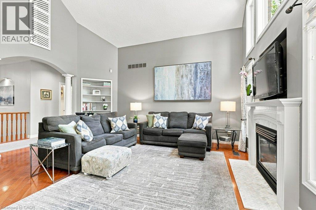 515 Birchleaf Walk, Waterloo, ON - Indoor Photo Showing Living Room With Fireplace