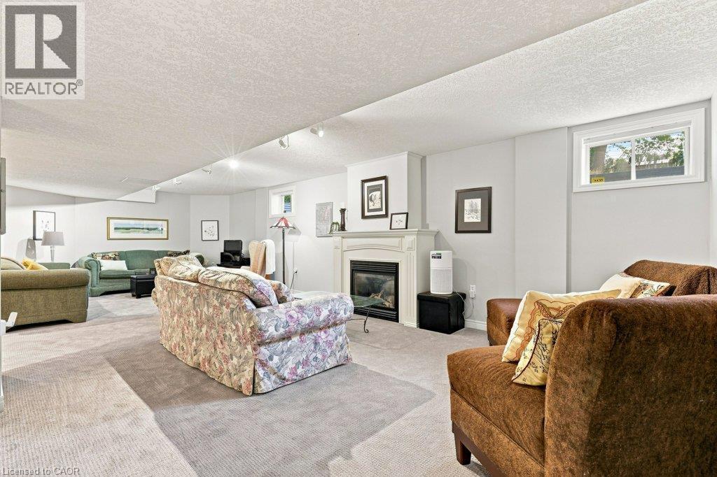 515 Birchleaf Walk, Waterloo, ON - Indoor Photo Showing Living Room With Fireplace