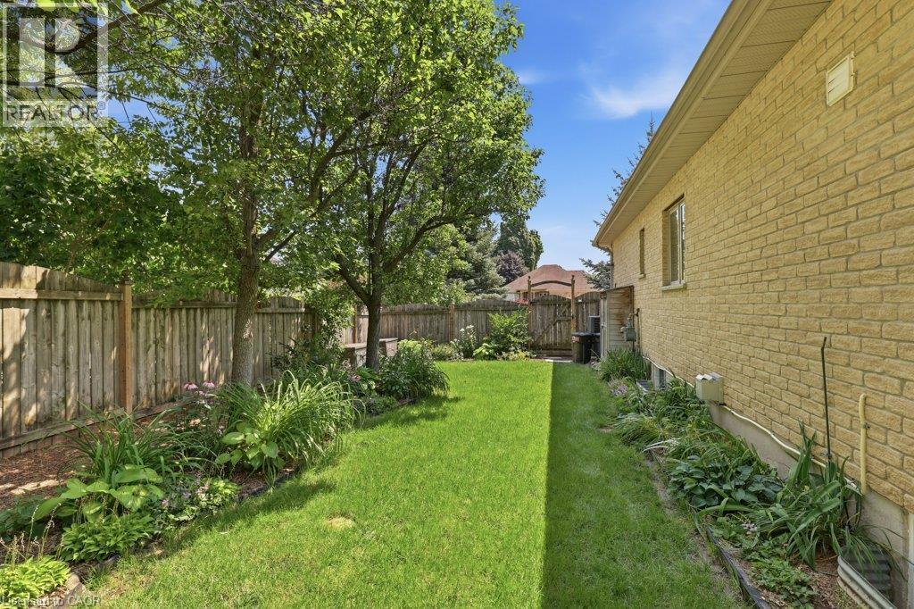 515 Birchleaf Walk, Waterloo, ON - Outdoor