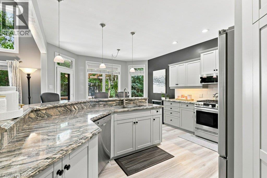 515 Birchleaf Walk, Waterloo, ON - Indoor Photo Showing Kitchen With Upgraded Kitchen