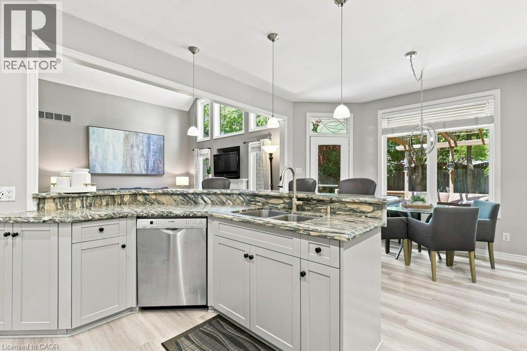 515 Birchleaf Walk, Waterloo, ON - Indoor Photo Showing Kitchen With Double Sink With Upgraded Kitchen