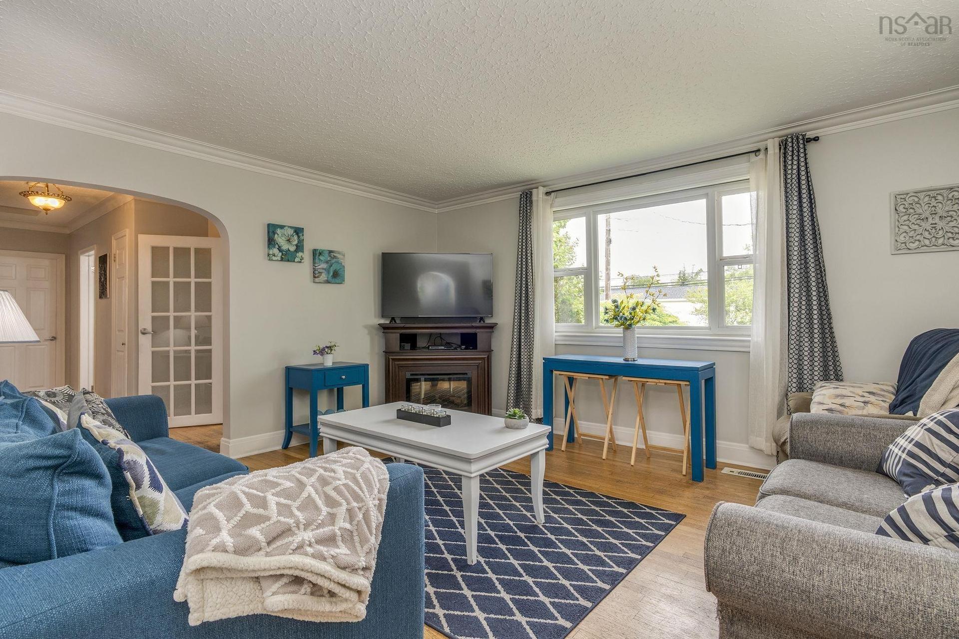 712 Old Sambro Road, Halifax, NS - Indoor Photo Showing Living Room