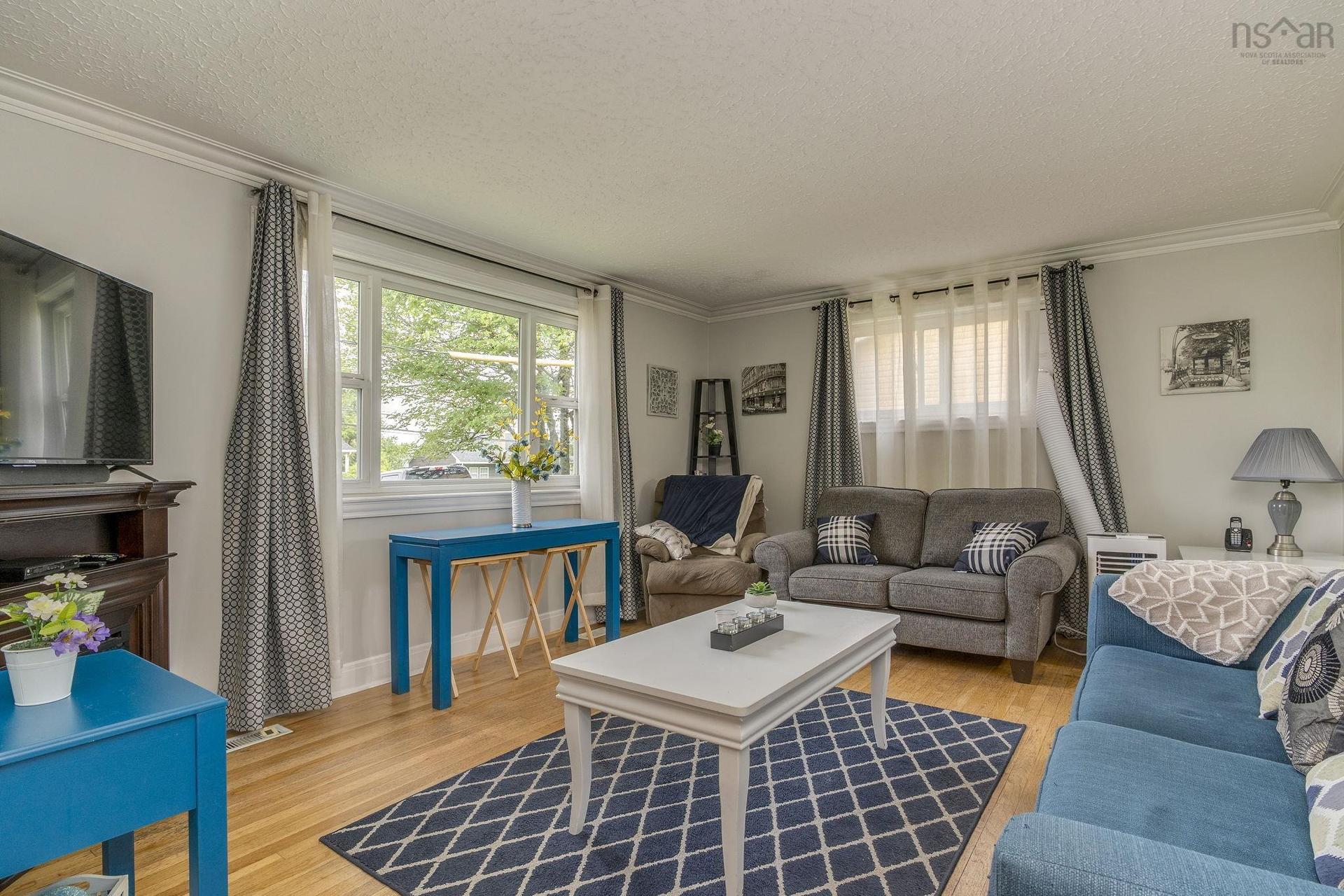712 Old Sambro Road, Halifax, NS - Indoor Photo Showing Living Room