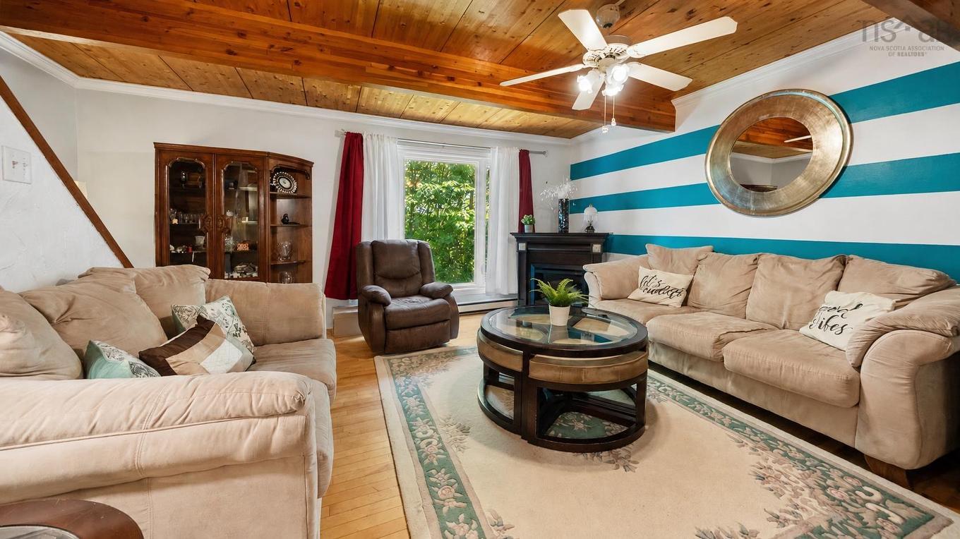 63 Cavendish Road, Halifax, NS - Indoor Photo Showing Living Room