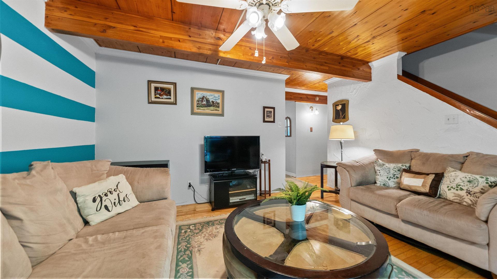 63 Cavendish Road, Halifax, NS - Indoor Photo Showing Living Room