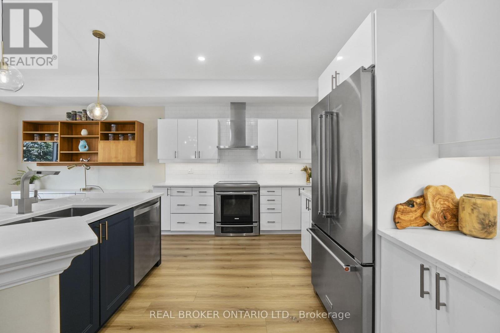 334 Blacksmith Way, Peterborough, ON - Indoor Photo Showing Kitchen With Double Sink