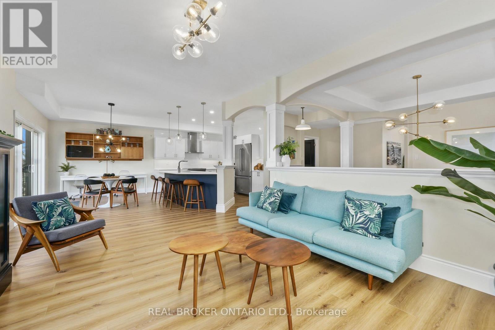 334 Blacksmith Way, Peterborough, ON - Indoor Photo Showing Living Room
