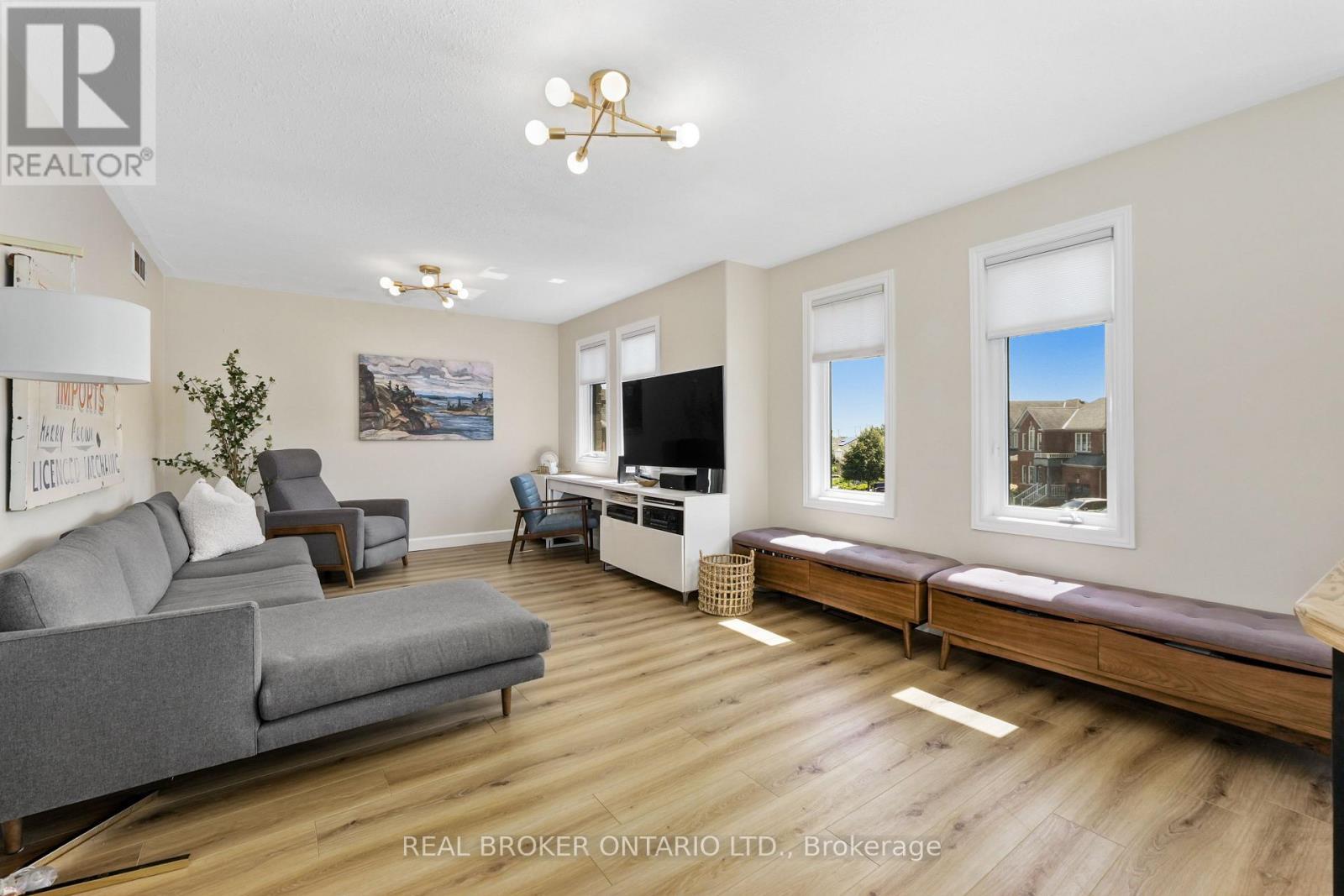 334 Blacksmith Way, Peterborough, ON - Indoor Photo Showing Living Room