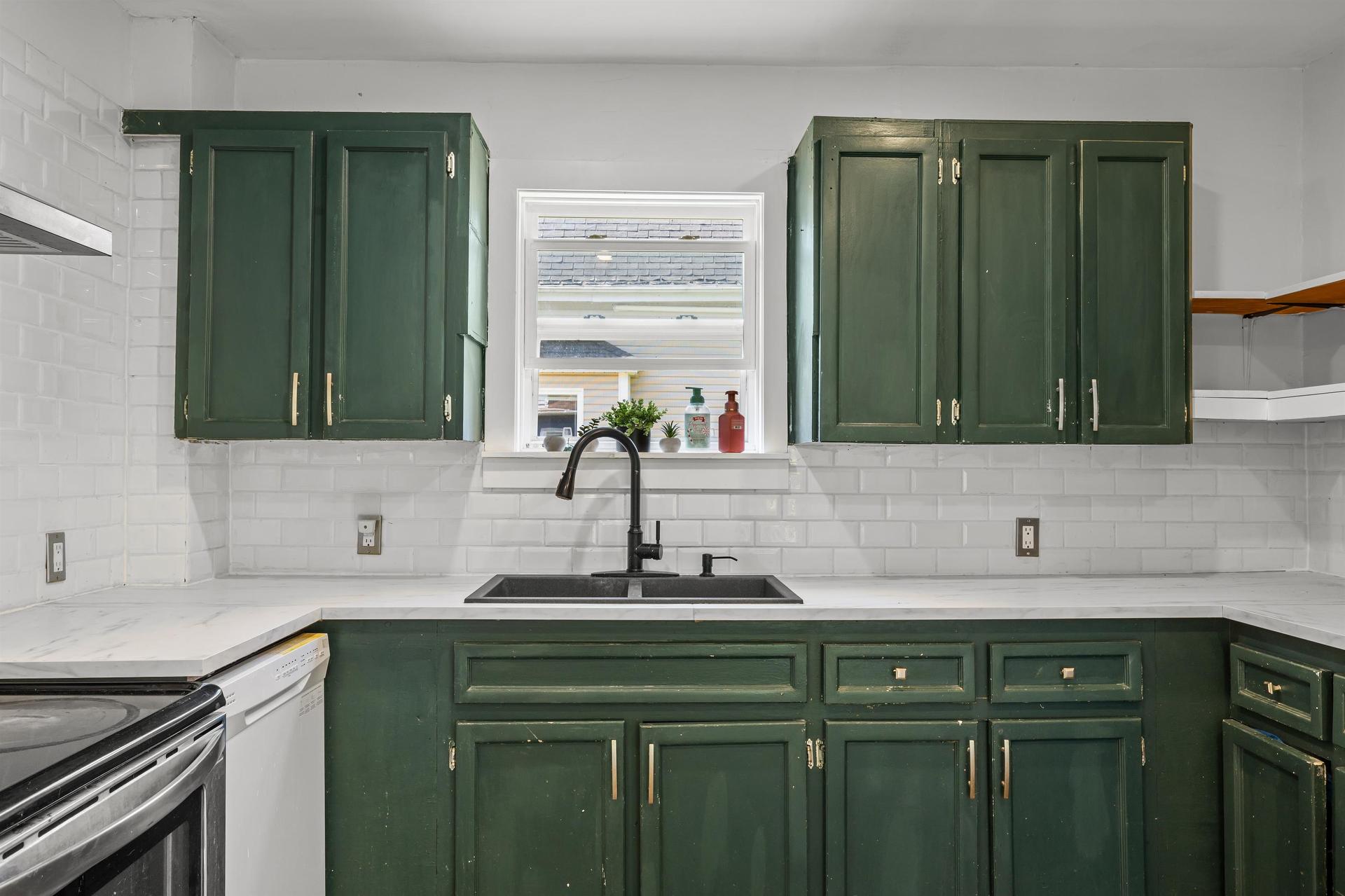 111 Beach Grove, Charlottetown, PE - Indoor Photo Showing Kitchen With Double Sink