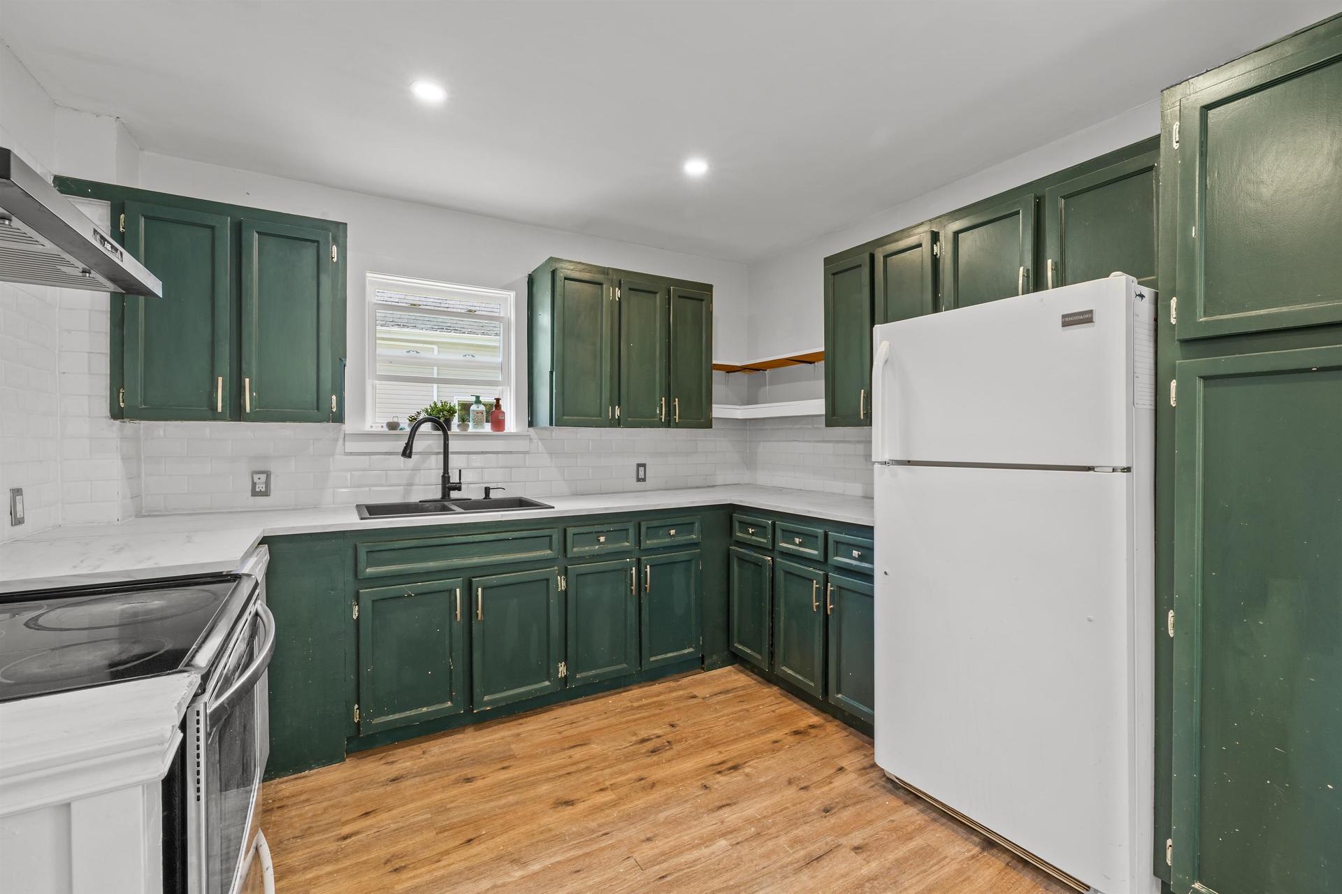 111 Beach Grove, Charlottetown, PE - Indoor Photo Showing Kitchen With Double Sink