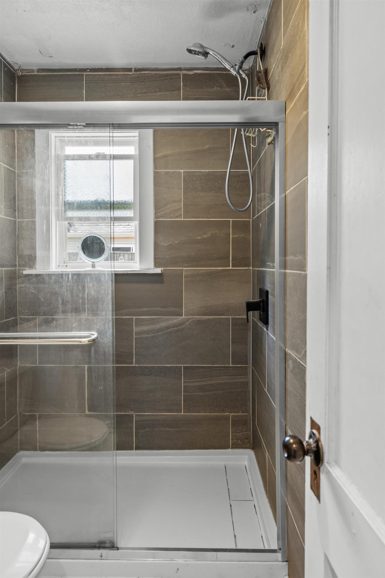 111 Beach Grove, Charlottetown, PE - Indoor Photo Showing Bathroom